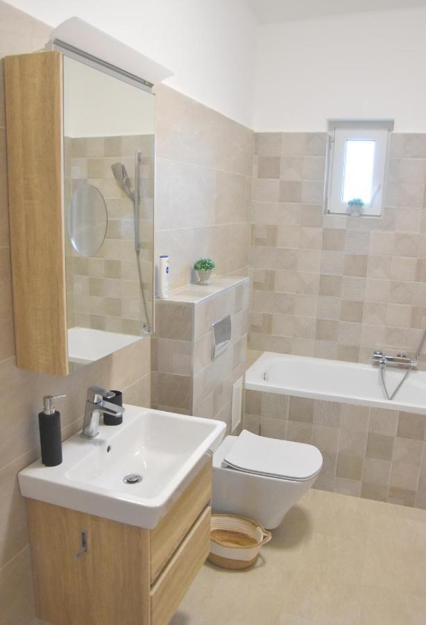 Voeroesko Apartmanhaz Balatonalmadi Luaran gambar
